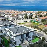 Lueks Huzurlu Yeni Кешме